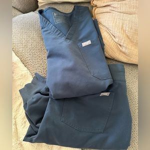 Dark Harbor Women’s Fig Scrubs